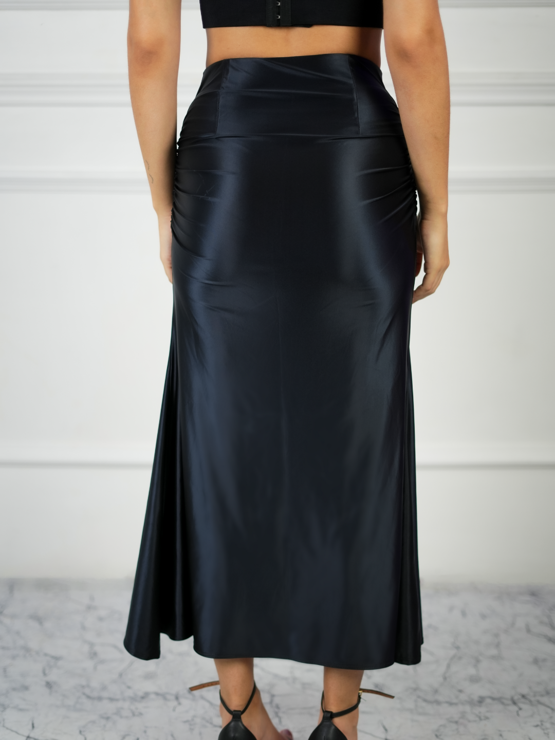 358 Black Satin High-Waist Skirt – Elegant Women’s Wear